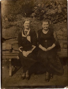 Helen (Scorgie) Raitt and sister
